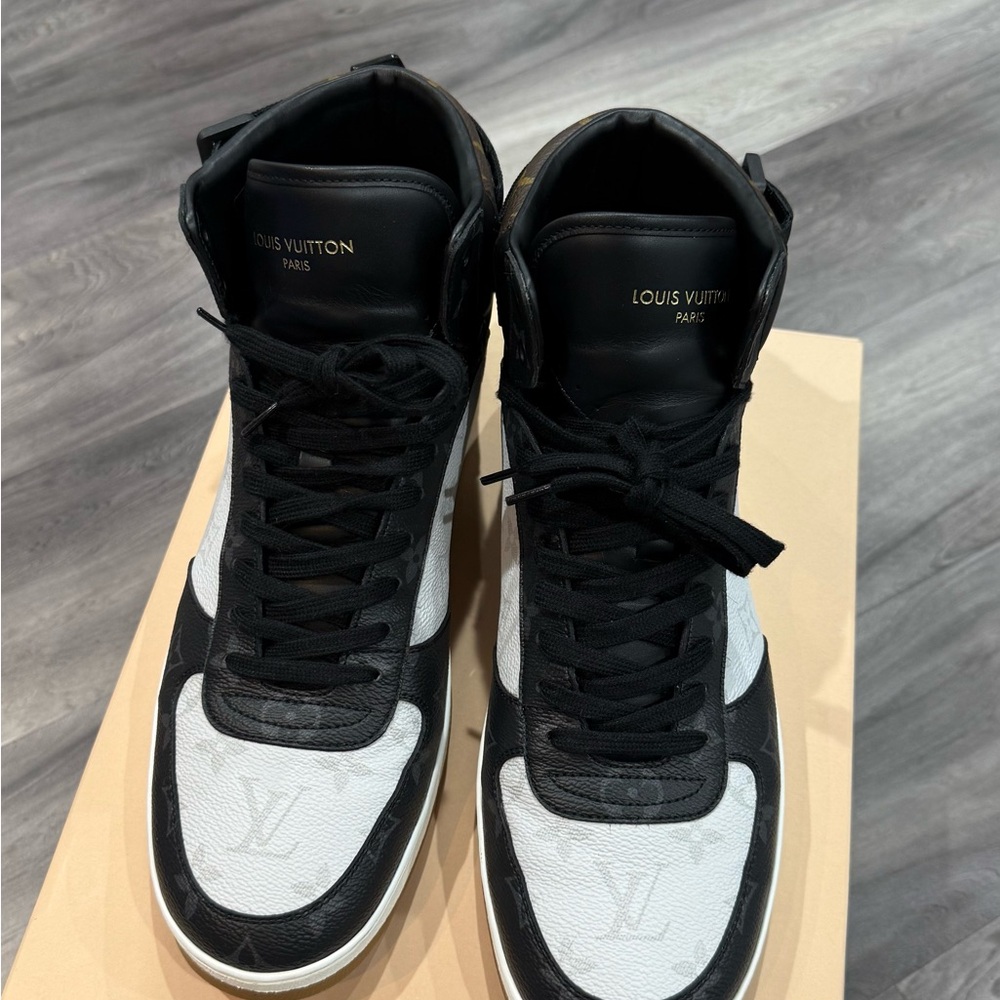 Louis Vuitton Monogram Black and White Sneakers size 11US - Picture 2 of 5